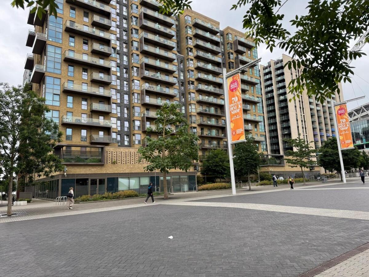 Wembley Stadium 2 Bedroom - 1 Minute Walk Apartment *